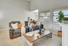 Rustic Urban Escape Serene Home near the Beach - Image 3