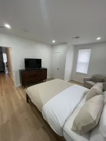 2nd fl Modern 2 Bedroom Apt - Image 4
