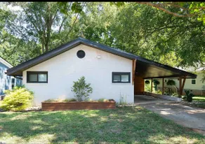 Downtown Bungalow -king suite, laundry, coffee bar - Image 2