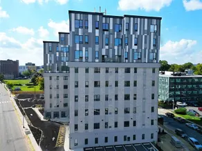Bright & Bold Escape w/ NYC Views+Free Park+2 Bath - Image 3
