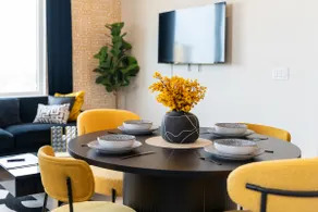 Bright & Bold Escape w/ NYC Views+Free Park+2 Bath - Image 4