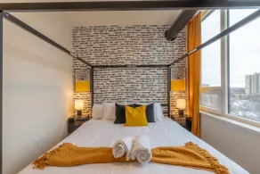 Bright & Bold Escape w/ NYC Views+Free Park+2 Bath - Image 2