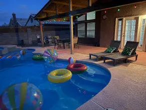 Newly Remodeled Pool Villa • Fast WiFi • Summerlin - Image 5