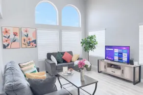 Newly Remodeled Pool Villa • Fast WiFi • Summerlin - Image 2