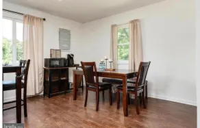 Cozy 2 bedroom duplex - Image 5