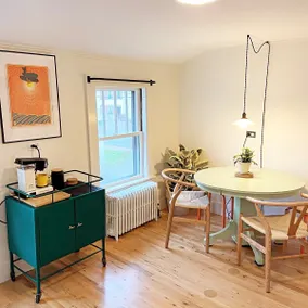 Bright and Modern Chestnut Street Apartment - Image 3