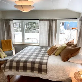 Bright and Modern Chestnut Street Apartment - Image 4