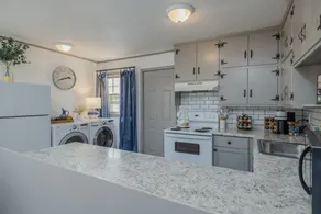 2 bedroom beauty with yard, next to legion field - Image 3