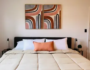 Spacious 5BR | Heated Pool & Parking - Image 3