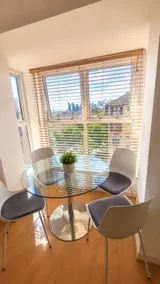 Balcony Apartment w/Parking •ExCeL/O2+Free Parking - Image 5