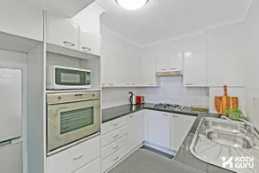 KozyGuru | Haymarket Syd | Overly Warm | 1 Bed Apt - Image 4