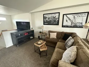 Bold Town Home - Image 4