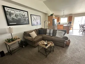 Bold Town Home - Image 5