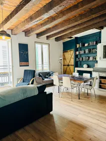 Typical apartment, air conditioning, nearby parking - Image 3