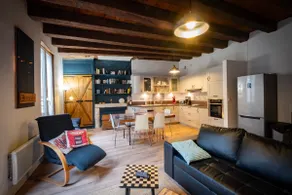 Typical apartment, air conditioning, nearby parking - Image 2