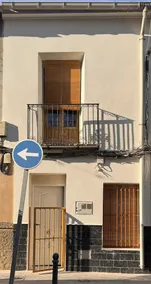 Traditional house with an old-fashioned style. - Image 2