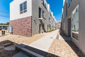Stylish Sunnyside Studio | Walk to Light Rail, DT - Image 5