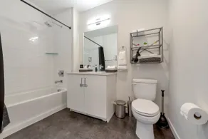 Stylish Sunnyside Studio | Walk to Light Rail, DT - Image 3