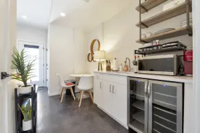 Stylish Sunnyside Studio | Walk to Light Rail, DT - Image 4