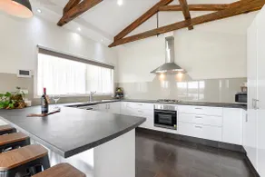 LAKE VIEWS & Centrally located - Image 4