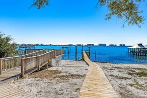 Charming bay front home with WiFi, central AC, bal - Image 4