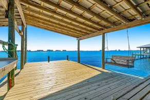 Charming bay front home with WiFi, central AC, bal - Image 3
