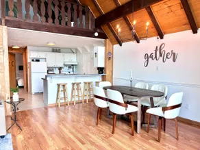 Bliss Shores Waterfront Chalet & attached Guest Suite: Sunsets & Northern Lights - Image 4