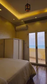 Simple sea view (families only) - Image 4