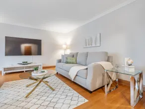 Home Comfort Stay! Central Location *Free Parking* - Image 3