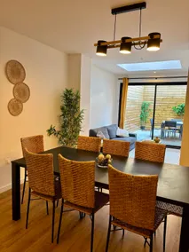 Bright 3 bedroom house with terrace - Image 2
