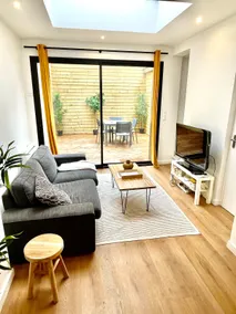 Bright 3 bedroom house with terrace - Image 4