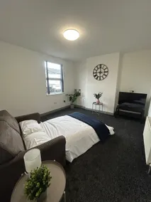 Spacious Apartment near train station with a parking space - Image 5