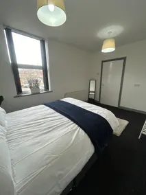 Spacious Apartment near train station with a parking space - Image 4