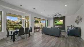 Ritz Laguna Cove, heated pool included in price - Image 4