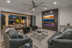 Ritz Laguna Cove, heated pool included in price - Image 3