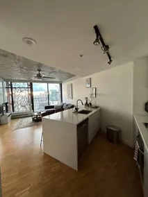 Cozy Gastown condo with a view! - Image 3