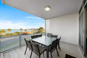 Paradise Peak—Ocean Views in Central Victor Harbor - Image 4