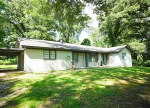 Spacious Oasis in East Tupelo on 5 acres - Image 5