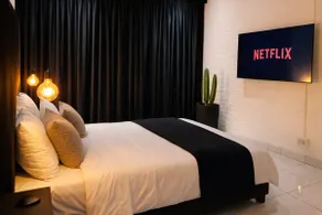 Industrial CHIC Apartment 113 - Luxury City Escape, Washing Machine & Fast WiFi - Image 4