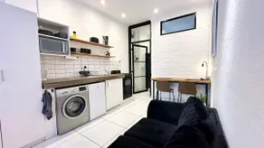 Industrial CHIC Apartment 113 - Luxury City Escape, Washing Machine & Fast WiFi - Image 3