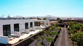 Luxury villa with heated private pool - Image 3