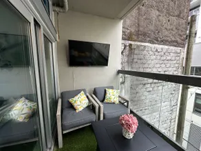 Modern Loft with parking, AC, patio, blks Roger's - Image 3