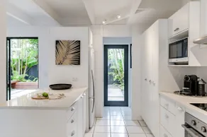 'Villa One' Walk to Noosa Beach & Hastings Street - Image 5