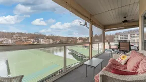 Spacious 3-Bedroom Waterfront Condo – Stunning Vie - Image 4