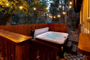 Immaculate Cabin • Hot Tub • EV • 2 Kings • Hiking - Image 4