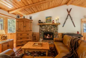 Immaculate Cabin • Hot Tub • EV • 2 Kings • Hiking - Image 3