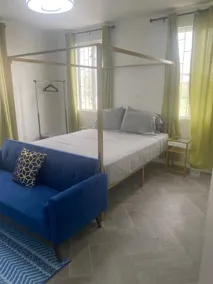 Very Spacious 1 bedroom 1.5 bath close to beach - Image 3