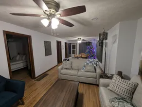 Charmed Refined Bungalow - Image 2