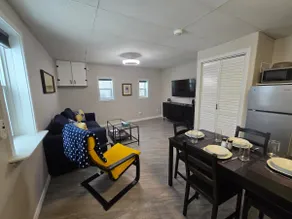 Cozy home on a quiet street minutes to DT Kingston - Image 2