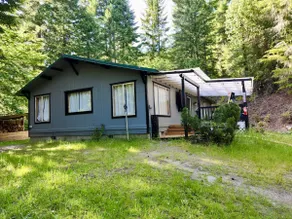 Lakefront Cabin Retreat a vacation wonderland. - Image 2